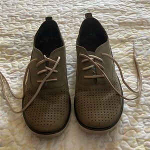 Women’s Olive Leather Lace-Up Shoes